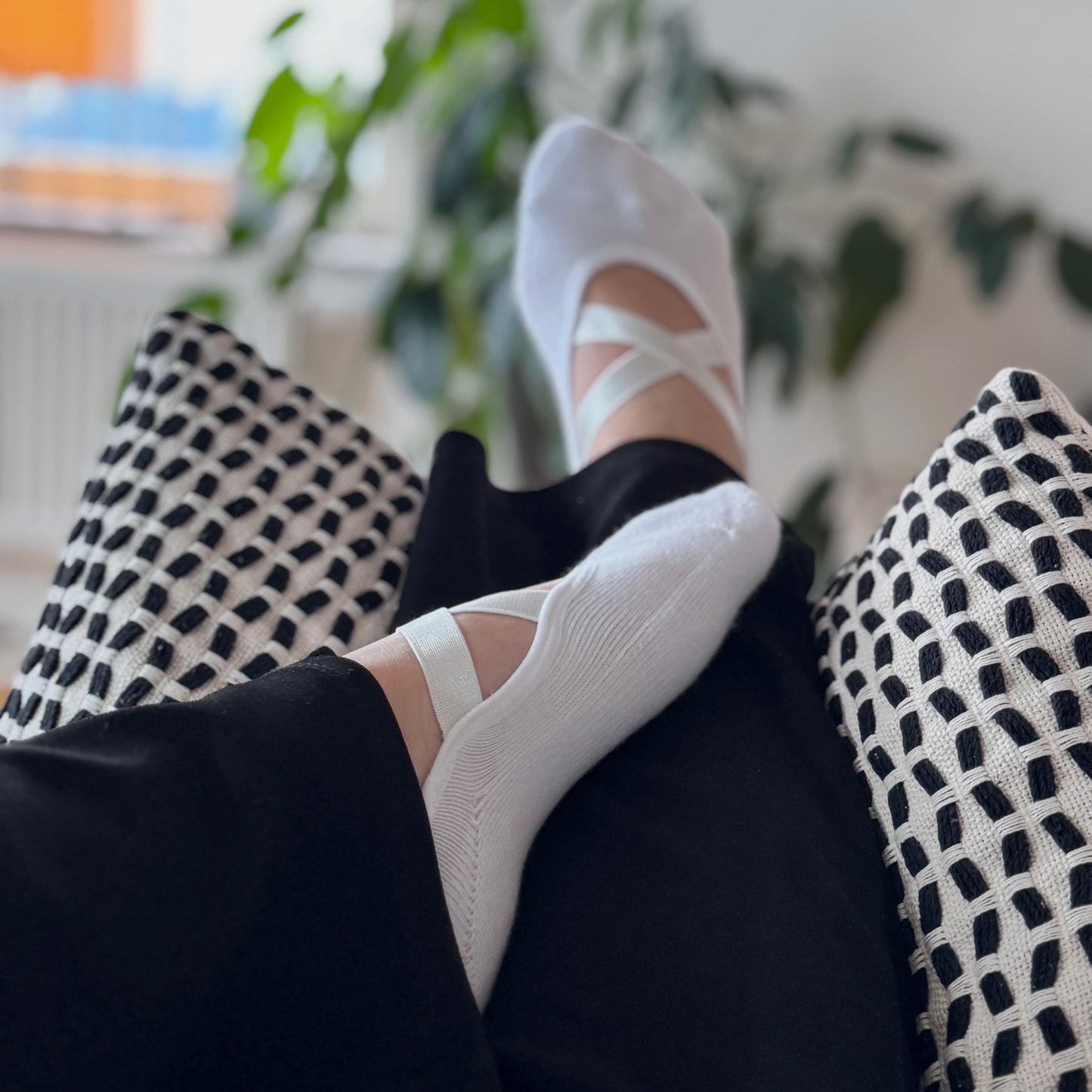 Sazzy Cross (White)
