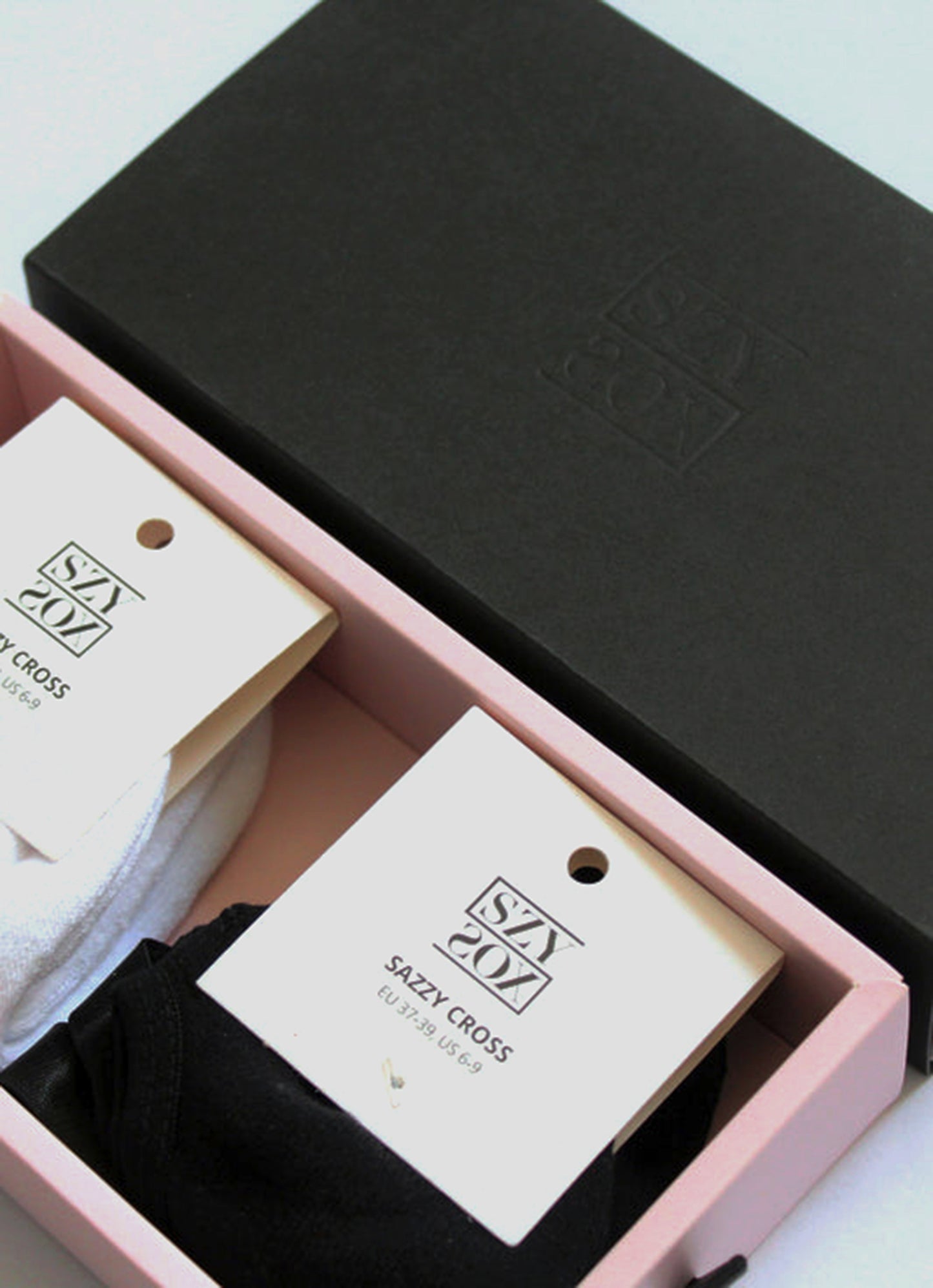 2-pack Sazzy Cross (Black & White)